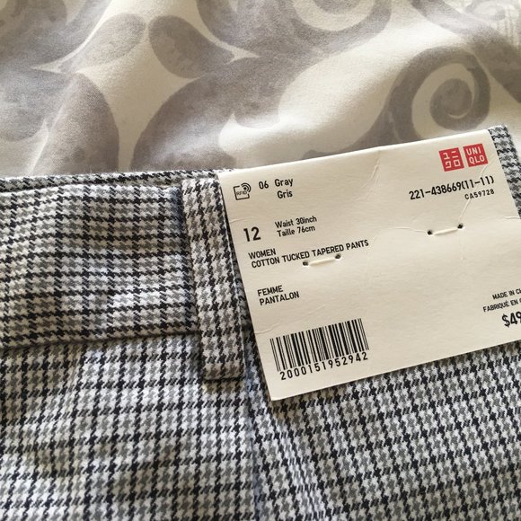 3 for $30 Uniqlo Women cotton tucked tapered pants - Picture 4 of 5